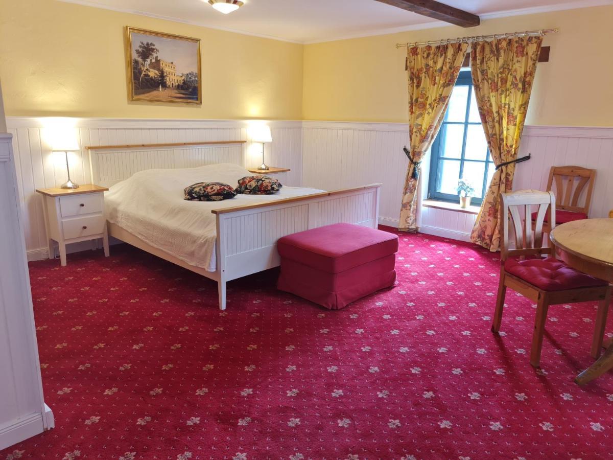 Kleeburg Hotel Ойскирхен Екстериор снимка
