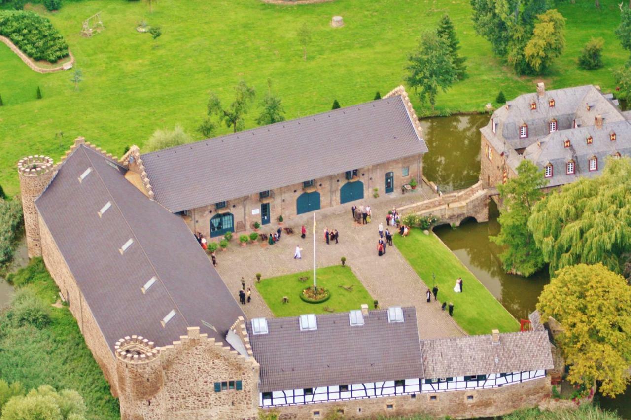 Kleeburg Hotel Ойскирхен Екстериор снимка