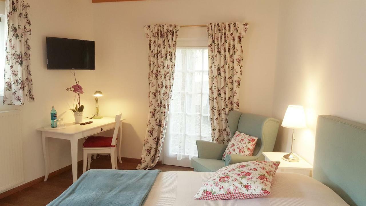 Kleeburg Hotel Ойскирхен Екстериор снимка
