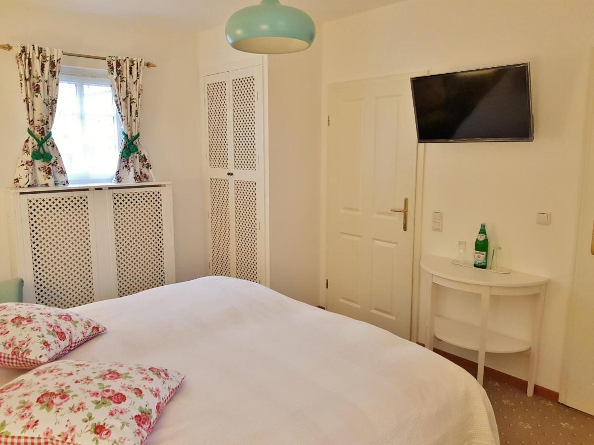 Kleeburg Hotel Ойскирхен Екстериор снимка