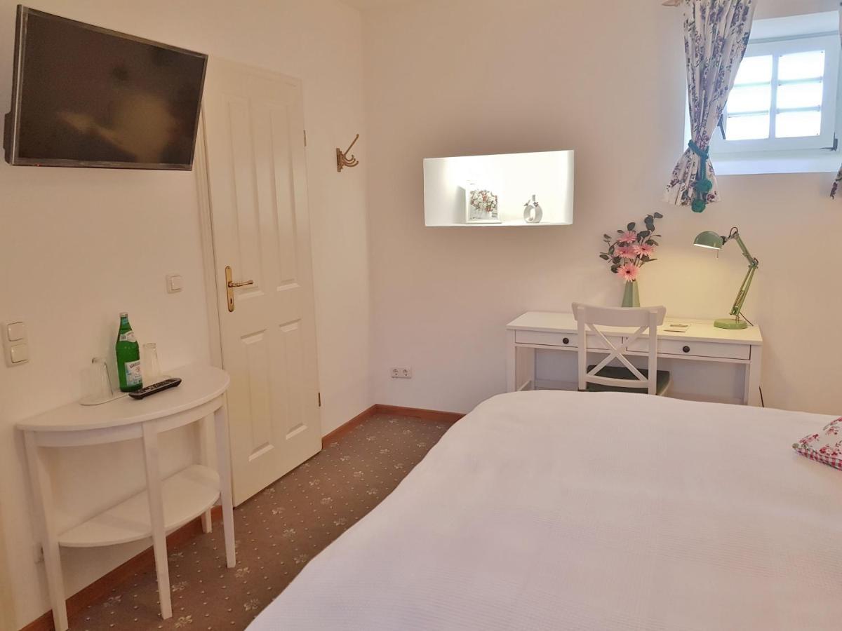 Kleeburg Hotel Ойскирхен Екстериор снимка